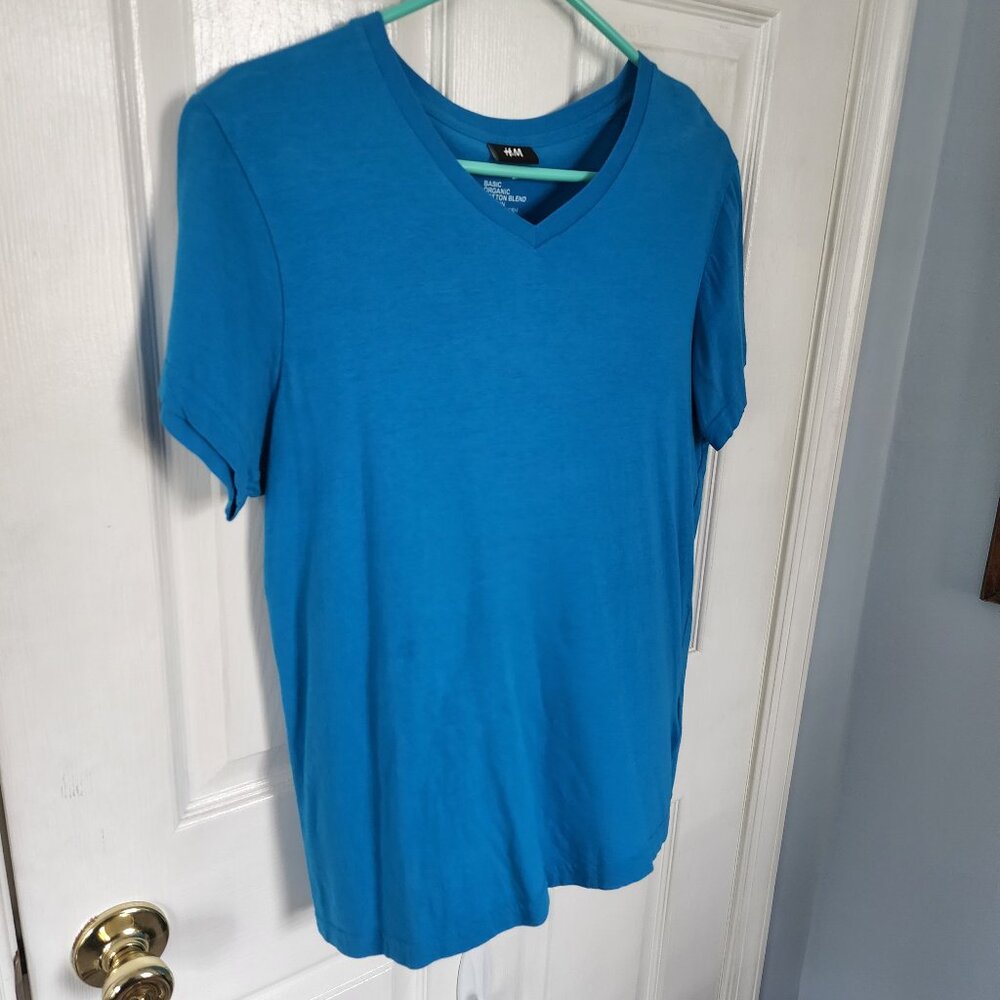 SOLD H&M Mens Blue Organic Cotton Blend V Neck Tee Shirt Size Small Casual Basic